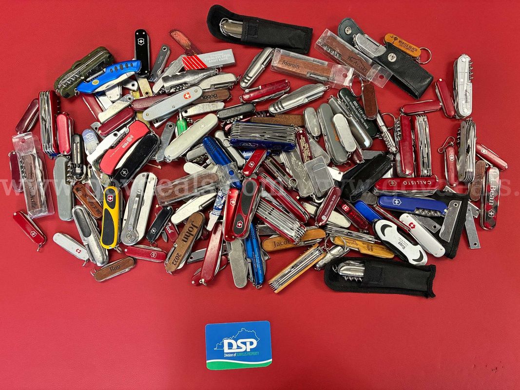 15.2 Pound Lot of Various Swiss Style Knives/PRE-OWNED/DS18758/99881/TSA