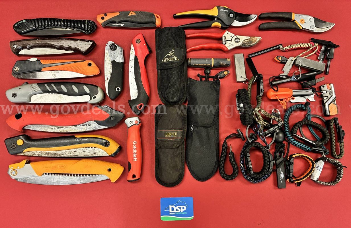 11.2 Pound Lot of Various Outdoors Tools/PRE-OWNED/DS18765/99928/TSA