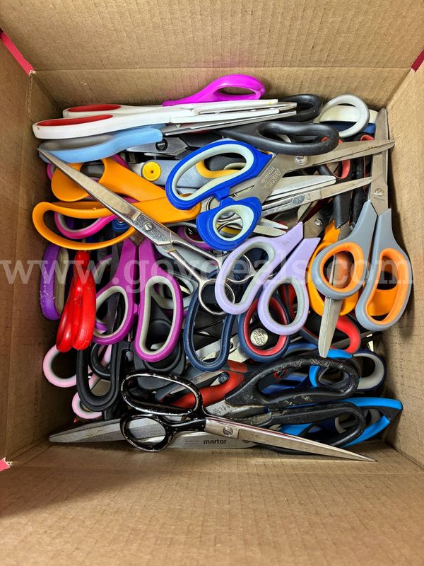 15 Pound Lot of Various Brand Scissors/PRE-OWNED/DS18765/99924/TSA