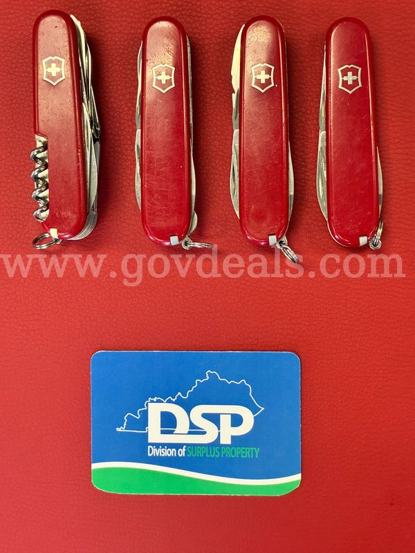 4 Victorinox Swiss Army Knives/PRE-OWNED/DS18767/99938/TSA