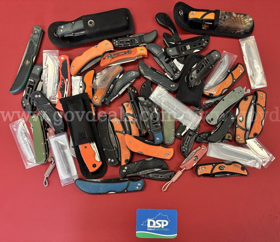 7.8 Pound Lot of Outdoor Edge Knives/PRE-OWNED/DS18769/99954/TSA