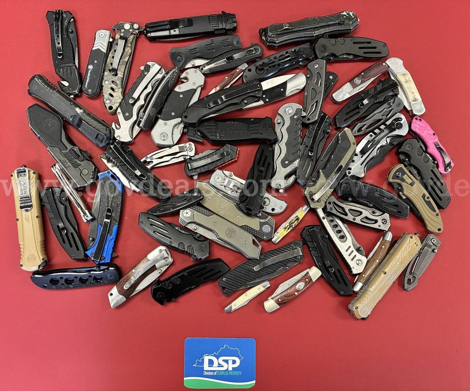 13 Pound Lot of Smith & Wesson-Gun Maker Knives/PRE-OWNED/DS18769/99952/TSA