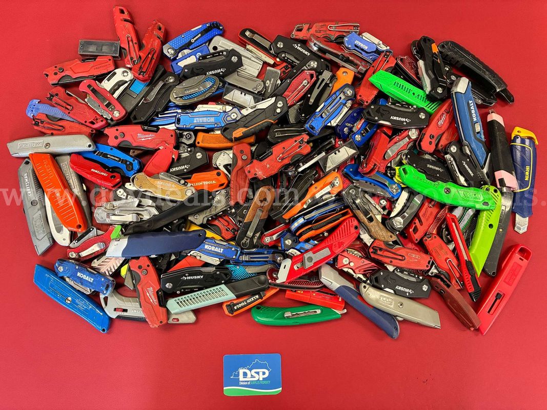 36.6 Pound Lot of Various Brand Utility Knives/PRE-OWNED/DS18773/99962/TSA