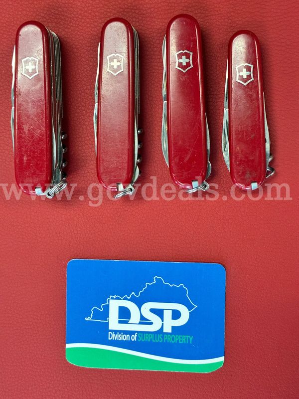 4 Victorinox Swiss Army Knives/PRE-OWNED/DS18788/99996/TSA