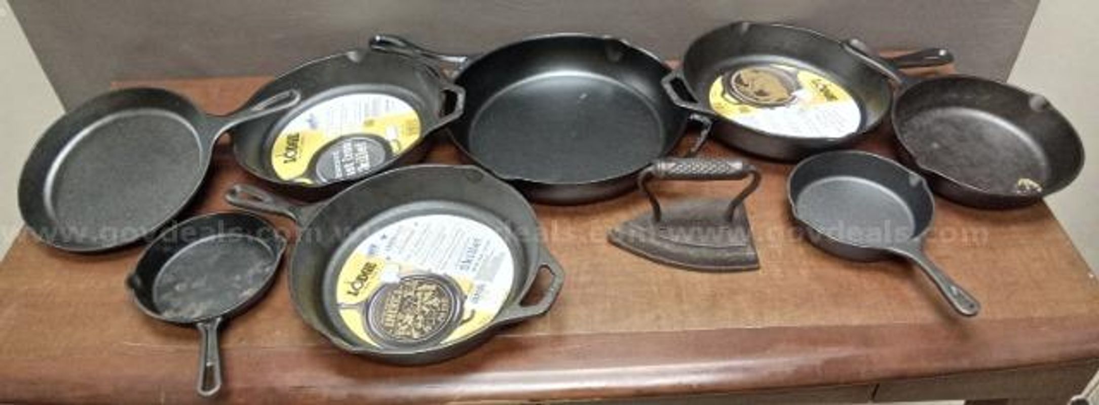 8 Various Cast Iron Pans and 1 Iron/PRE-OWNED/DS18774/99964/TSA