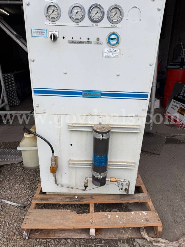 Bauer M-E1 5000 PSI Breathing Air Compressor w/ 2-Bottle SCBA Fill Station