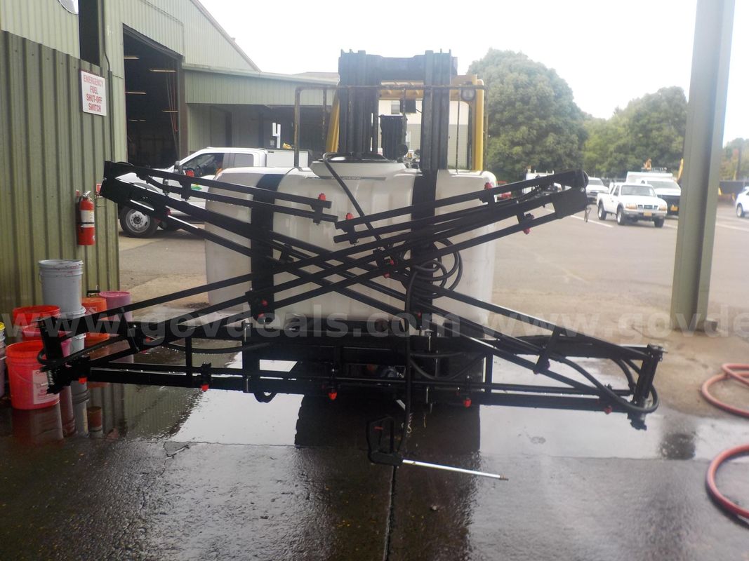 BE 28 foot boom chemical sprayer