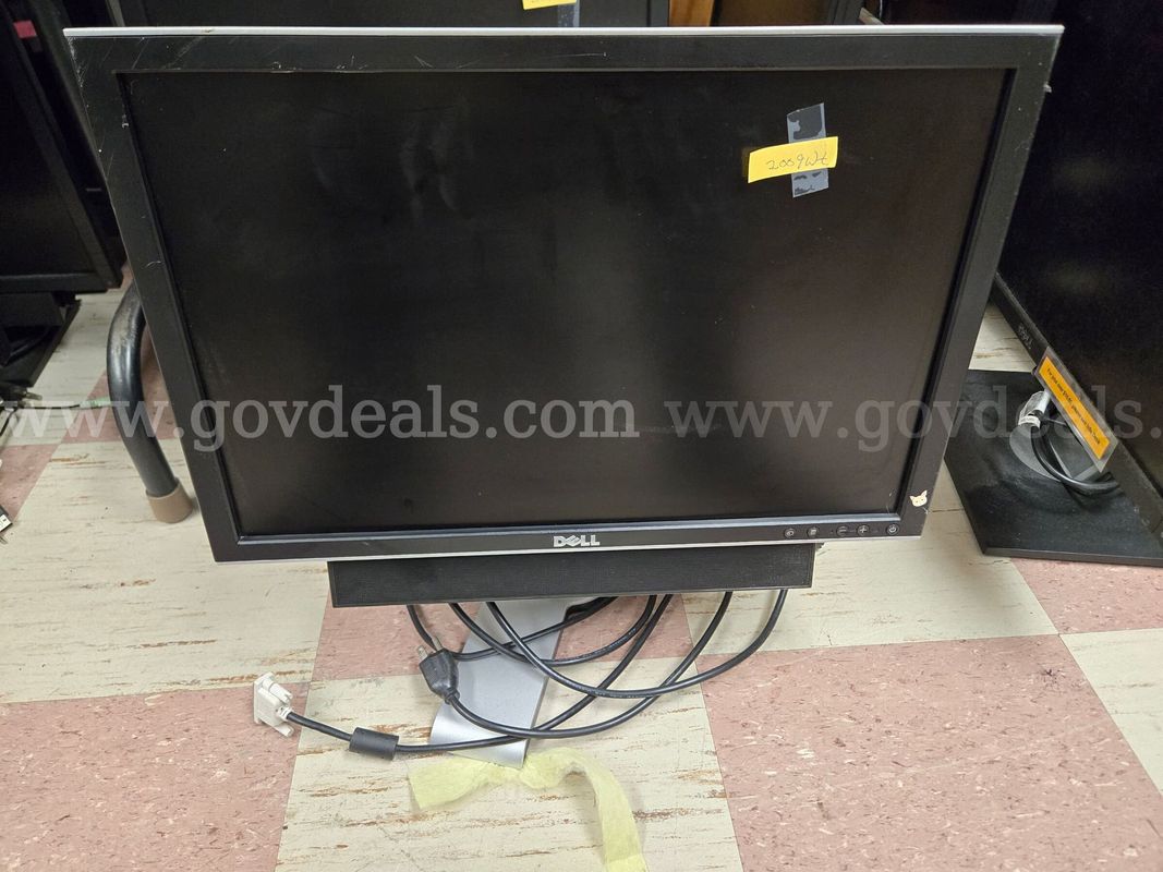 LOT of 8 Dell 20" Monitors
