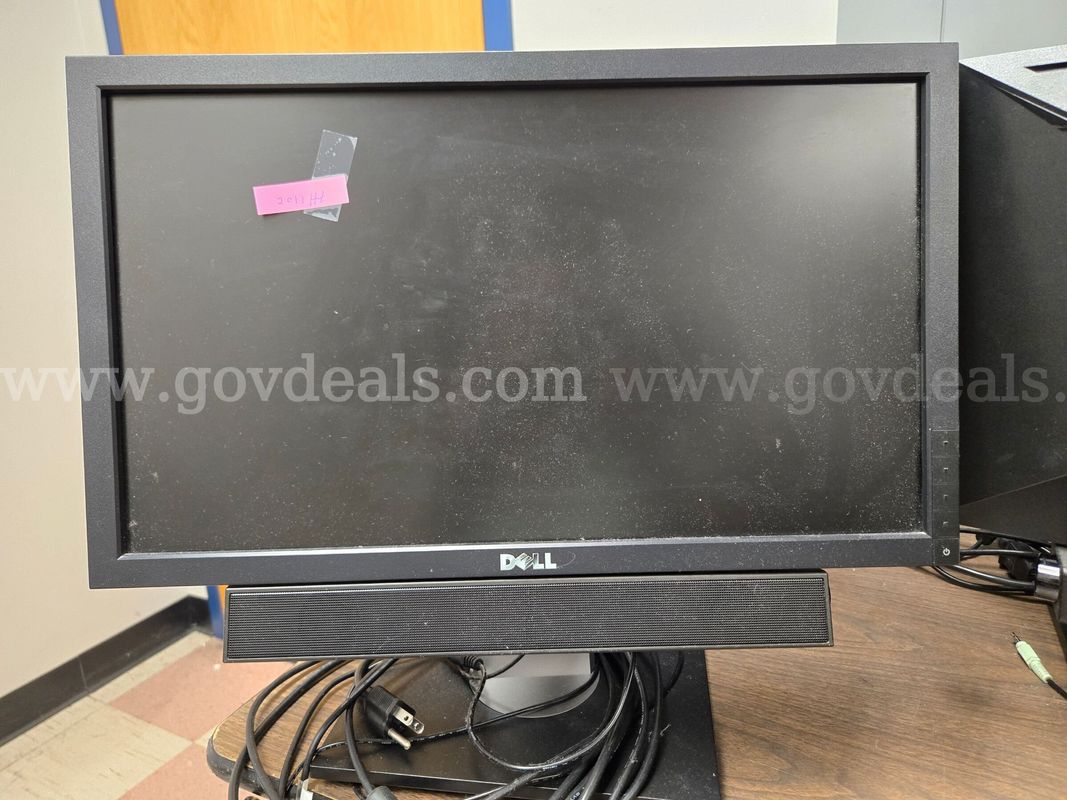 LOT of 14 Dell 20" Monitors