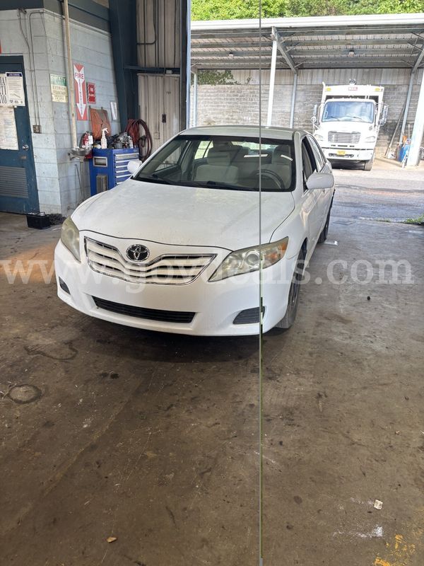 2010 Toyota Camry LE V6 6-Spd AT