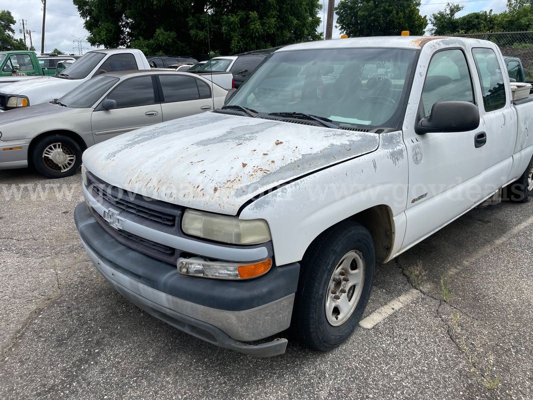 2001 Chevrolet Silverado 1500 Ext. Cab Short Bed 2WD