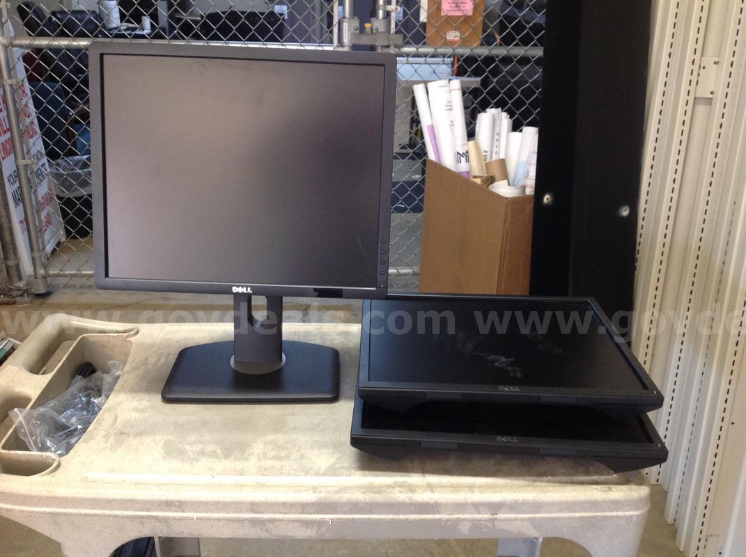 Lot of 3 - Dell Monitors