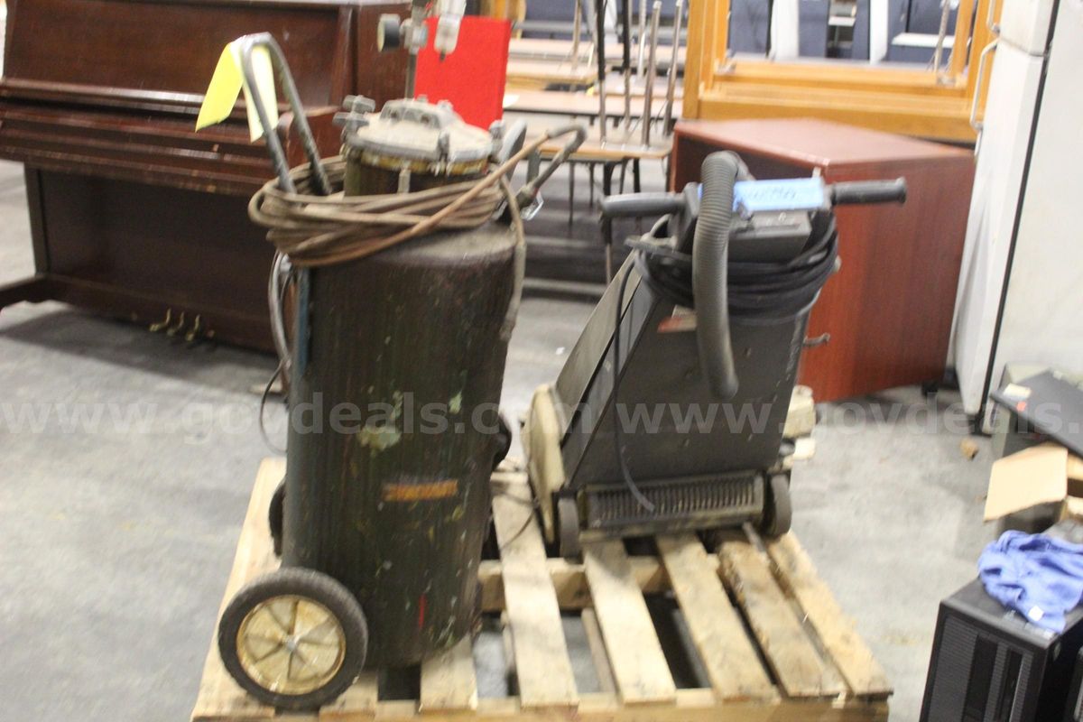 2 vaccuums, Polyurethane sprayer