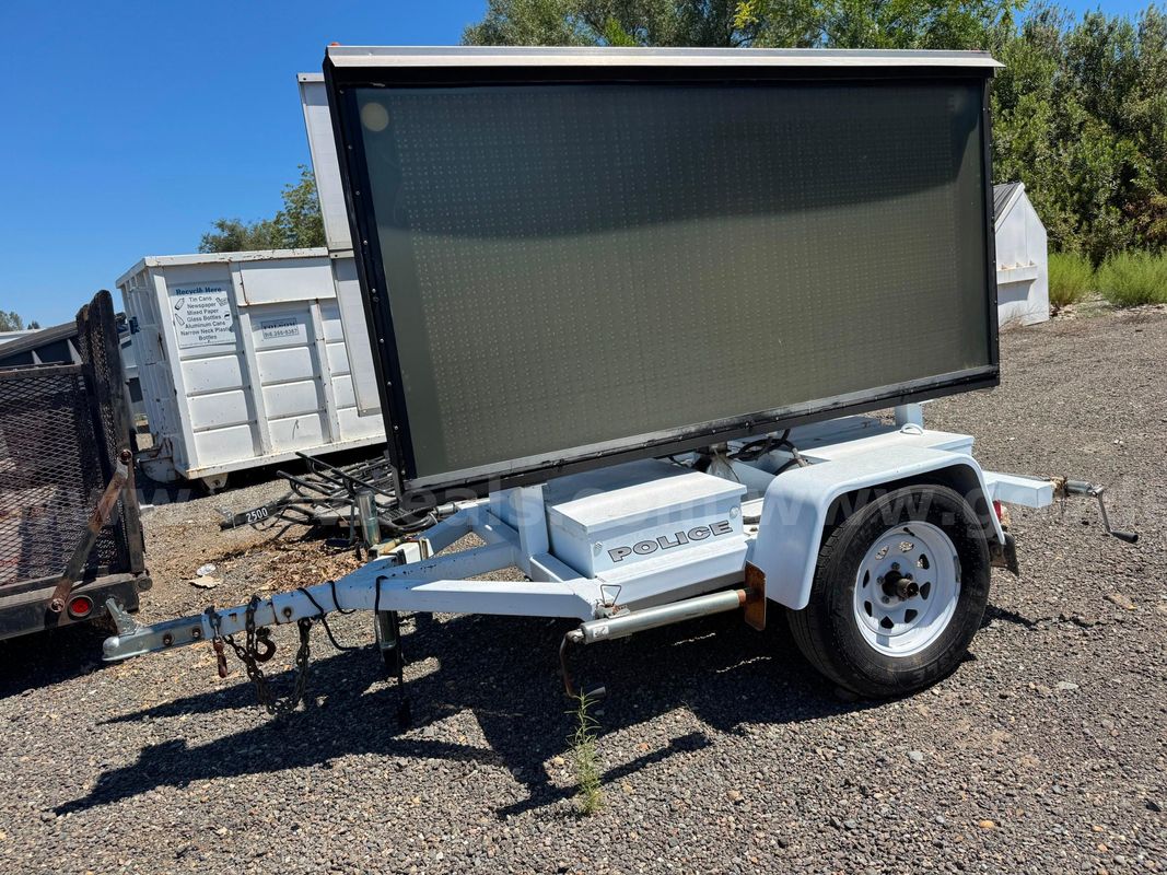 2004 MESSAGE BOARD TRAILER