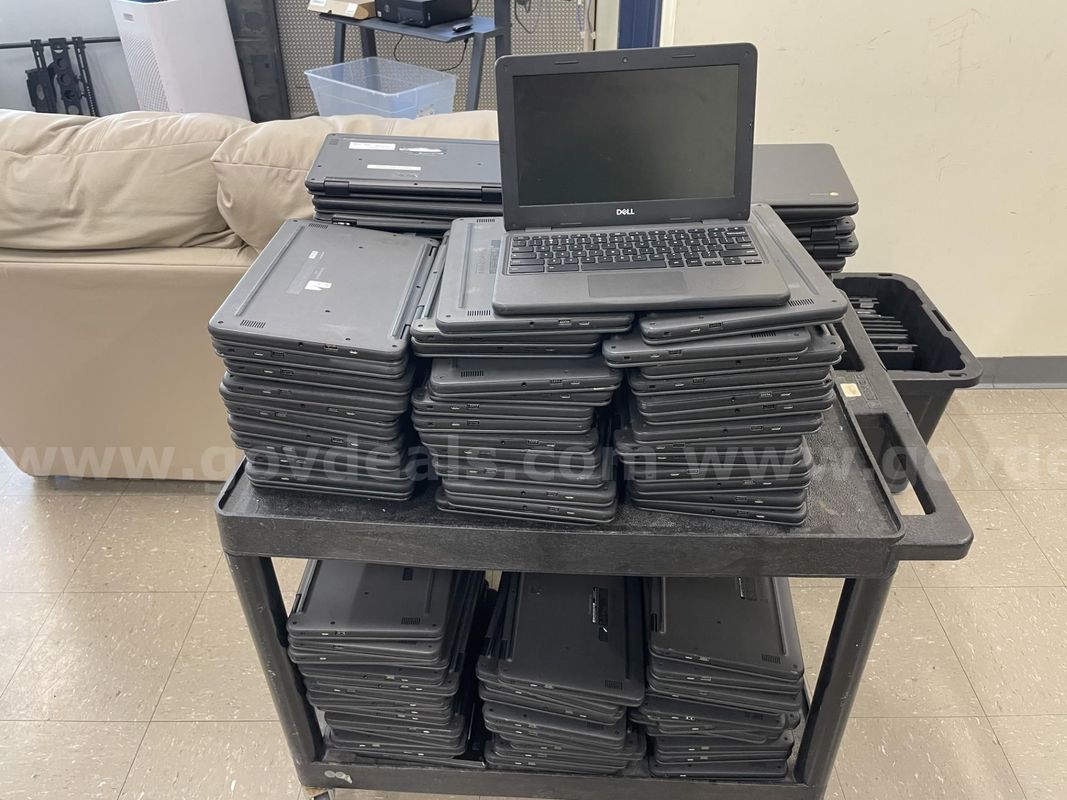A Lot of (100) Chromebooks