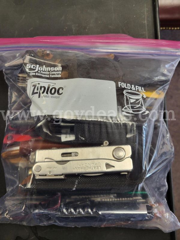 Bag of miscellaneous Knives & Multi-Tools