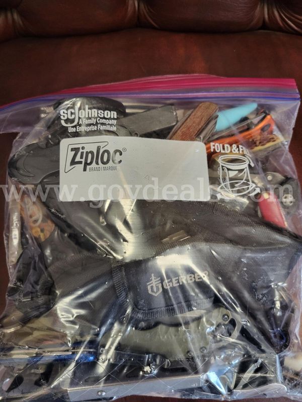 Bag of miscellaneous Knives & Multi-Tools