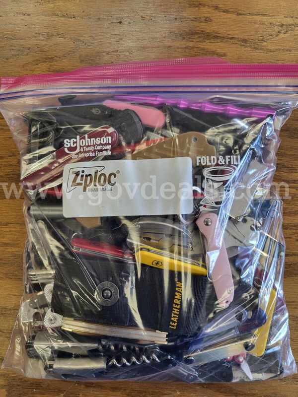 Bag of miscellaneous Knives & Multi-Tools