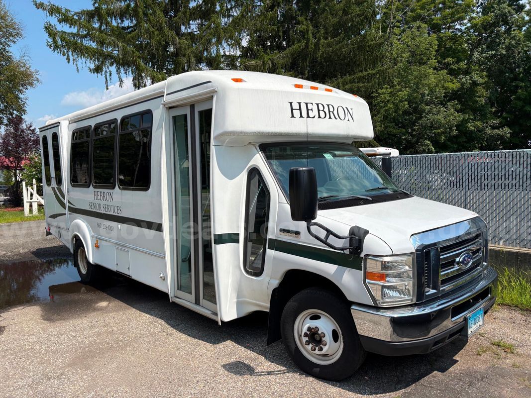 2017 Ford Econoline Senior 20 Passenger Bus