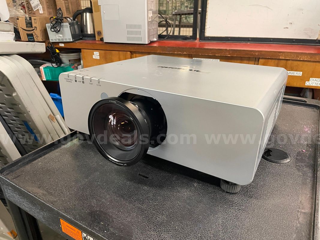 Panasonic PT-DW6300US DLP Projector with ET-DLE080 Zoom Lens (15/2000 hrs used)