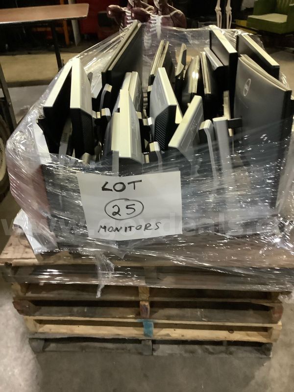 Lot of 25 Used Monitor