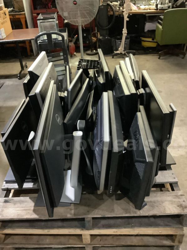 Lot of 26 Used computer monitors