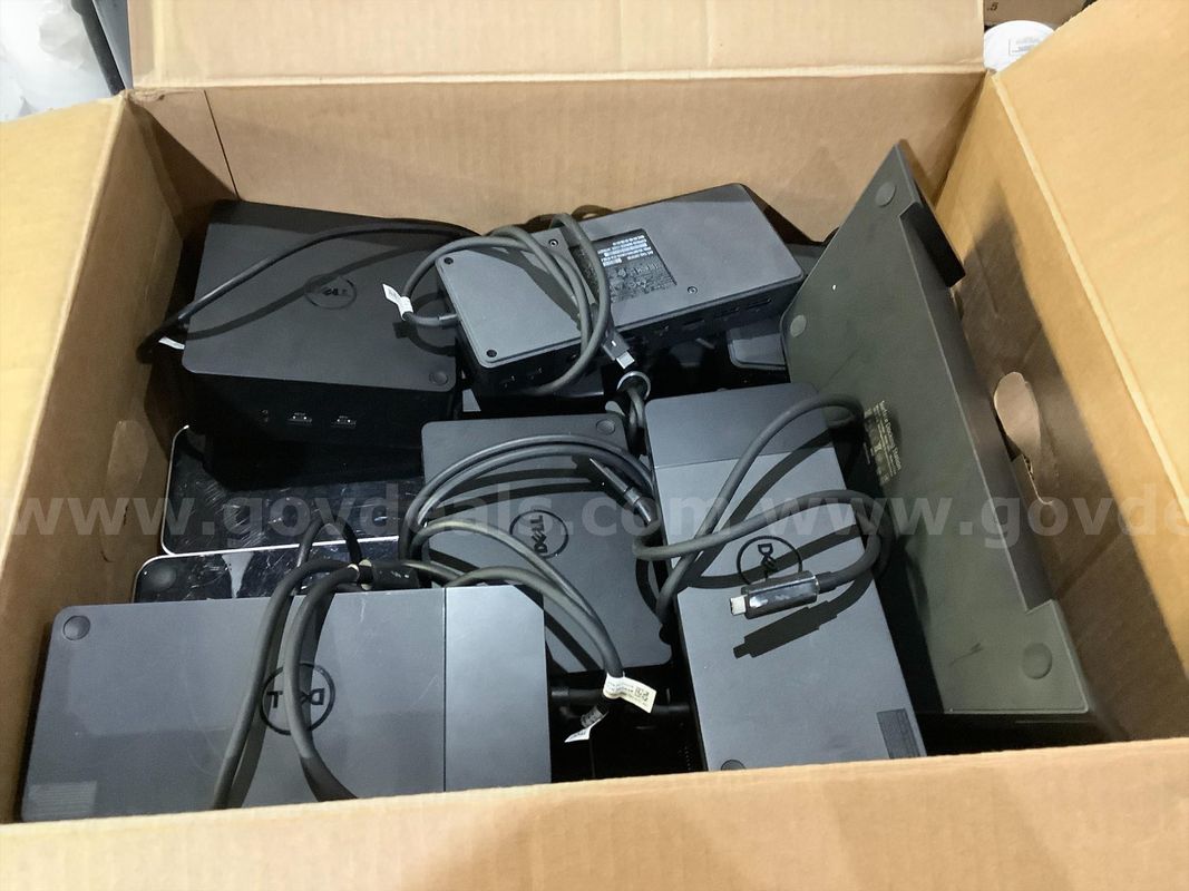 Lot of 30 used Docking Stations