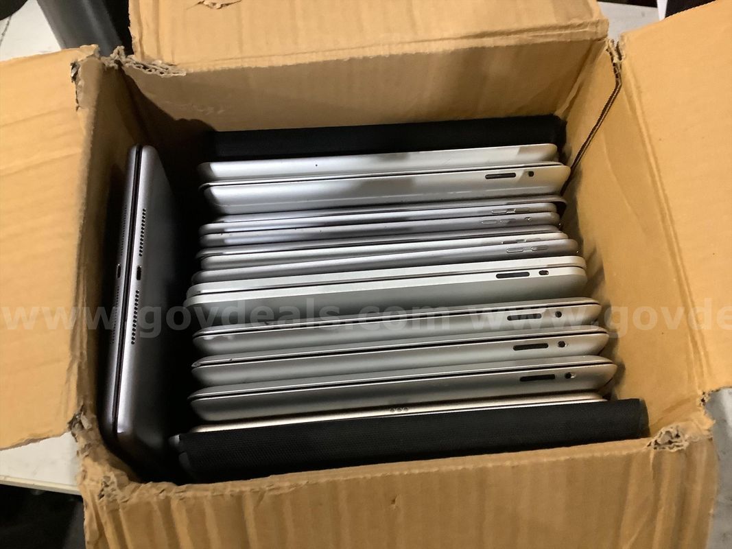 Lot of 24 used iPads & 1 Samsung Tablet