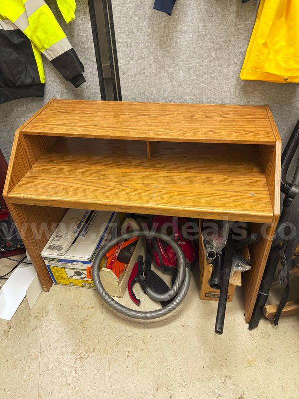 Laminate wood desk