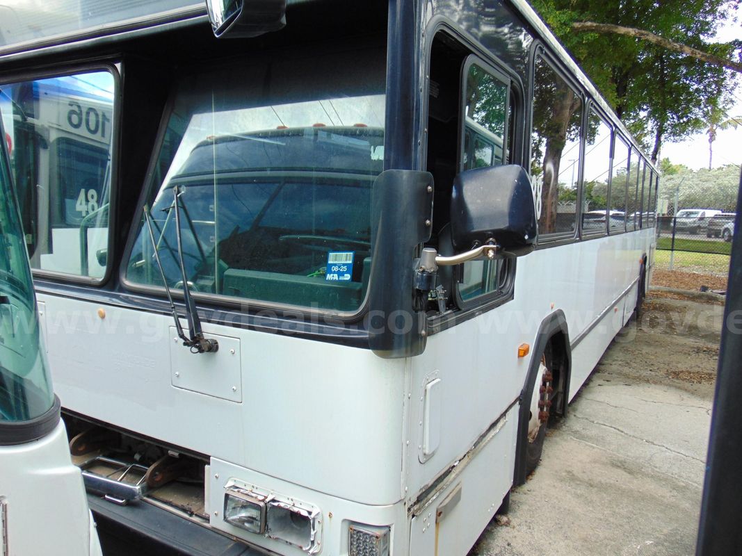 8-0479/ 2003 Gillig Phantom Transit Bus. MIA 26-09 #7