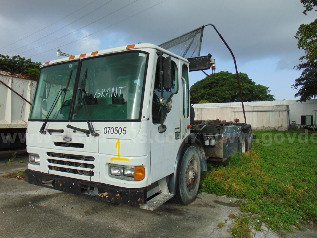 70505/ 2003 Sterling Condor with a Hook Roll-Off Body. SW 26-12 #1