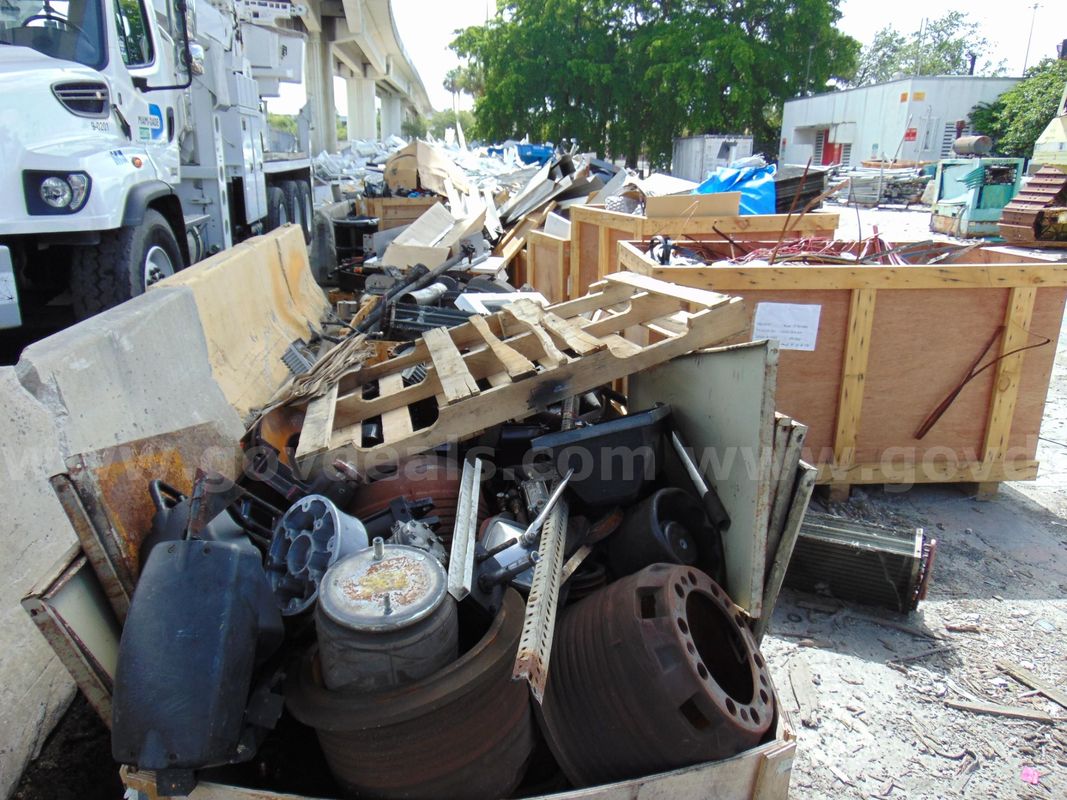 Lot of scrap mostly metal. MIA 26-10 #1 (1 of 11)