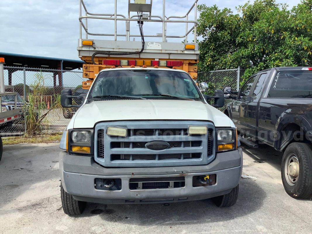 90153/ 2007 Ford F-550 Platform truck