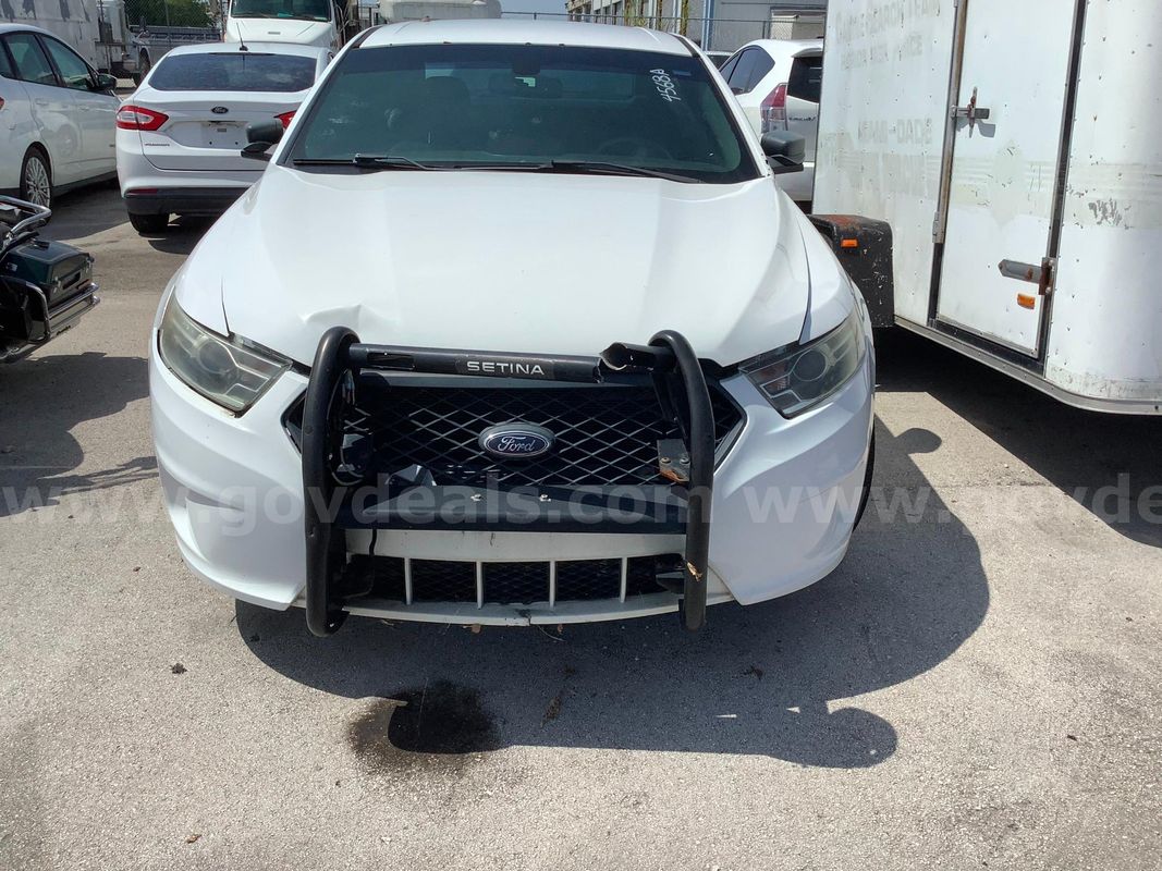 4568A/ 2016 Ford Taurus
