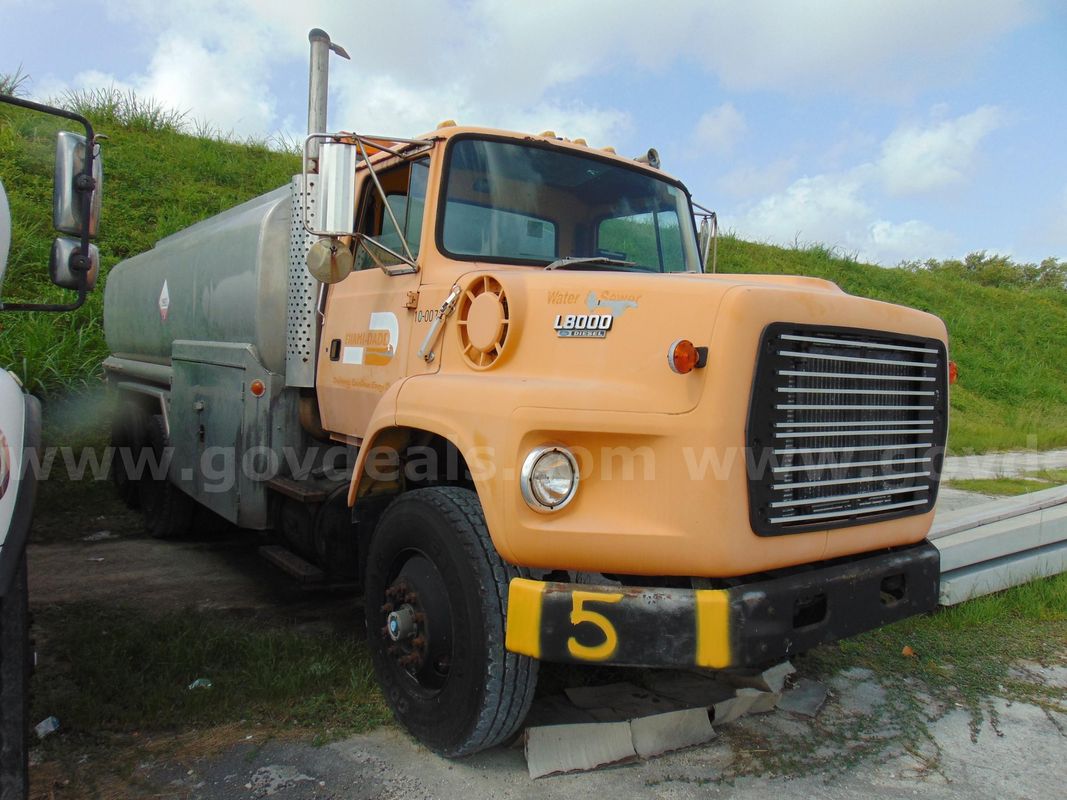 10-0072/ 1991 Ford LTS8000F, tanker. WASD 26-08 #5