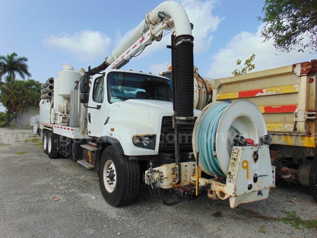 17-0188/ 2014 Freightliner 114SD, sewer cleaner vacuum truck. WASD 26-08 #9