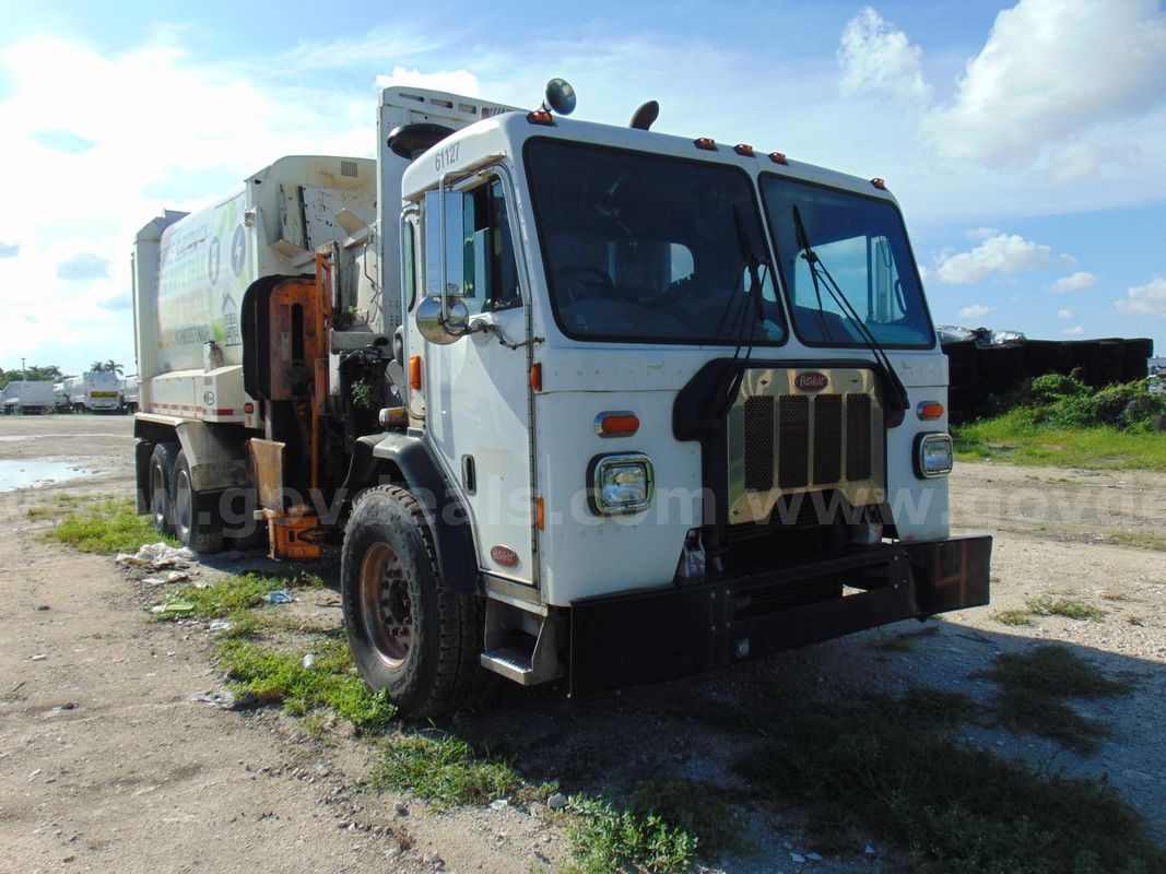 61127/ 2019 Peterbilt 520, with Labrie AURH, automated side loader body 31 cubic yards. SW 26-17 #4