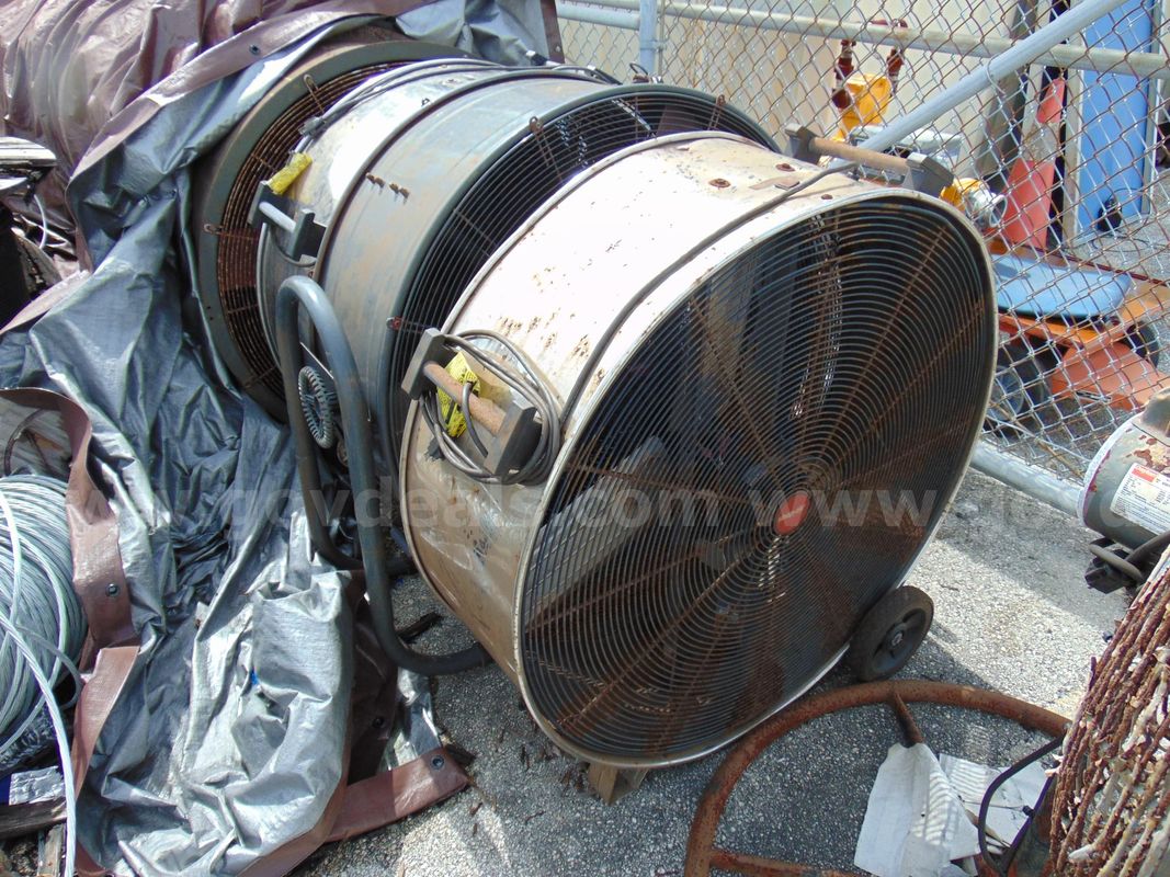 Lot of none working standing metal fans. Being sold as scrap. DTPW 26-11 #2