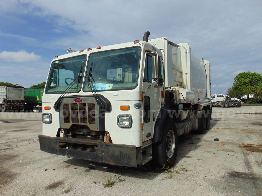61147/ 2019 Peterbilt 520, with New Way automated side loader body 31 ASL, 31 cubic yards. SW 26-18 #2