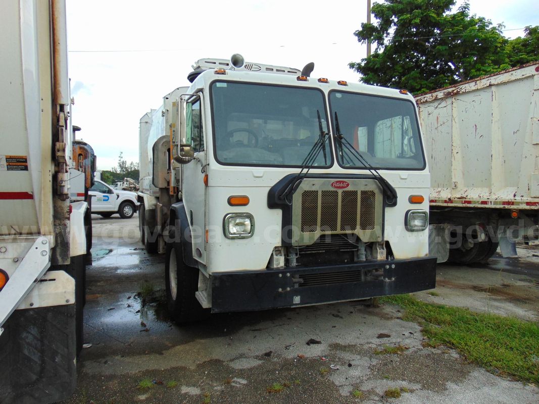 61133/ 2019 Peterbilt 520, with Labria AURH automated side loader body 31 cubic yards. SW 26-18 #3