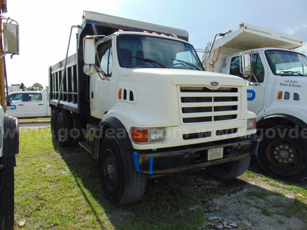 4-0317/ 1998 Ford LT850, dump truck with a 12 Cubic yard body. WASD 26-11 #1