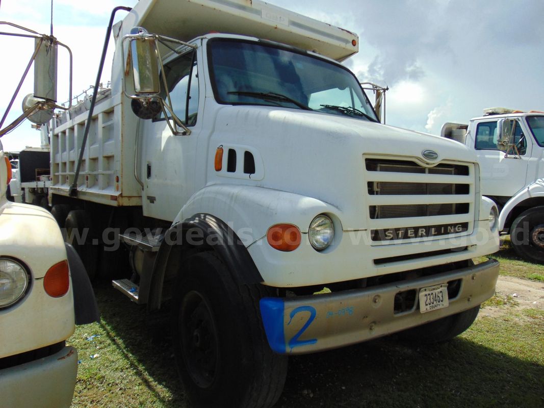 4-0398/ 2006 Sterling LT7500, Dump truck with a 12 Cubic yard body. WASD 26-11 #2