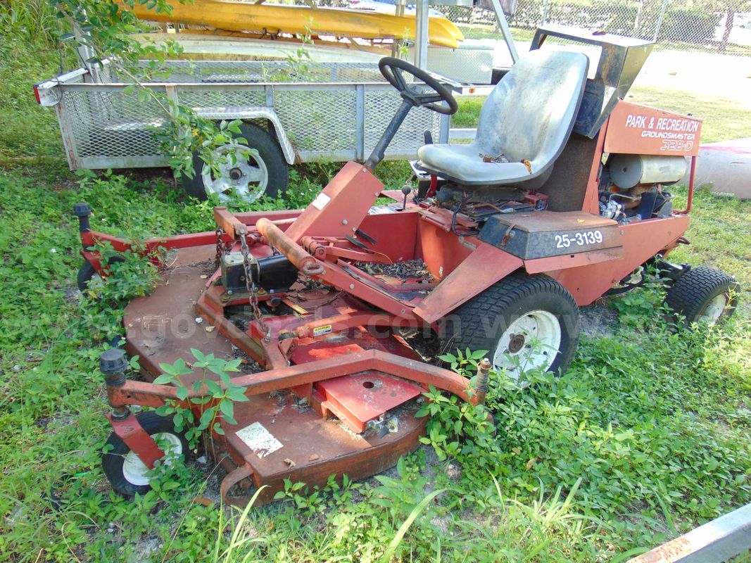 253139/ 2002 Toro 328D riding mower. Pros 26-19 #4