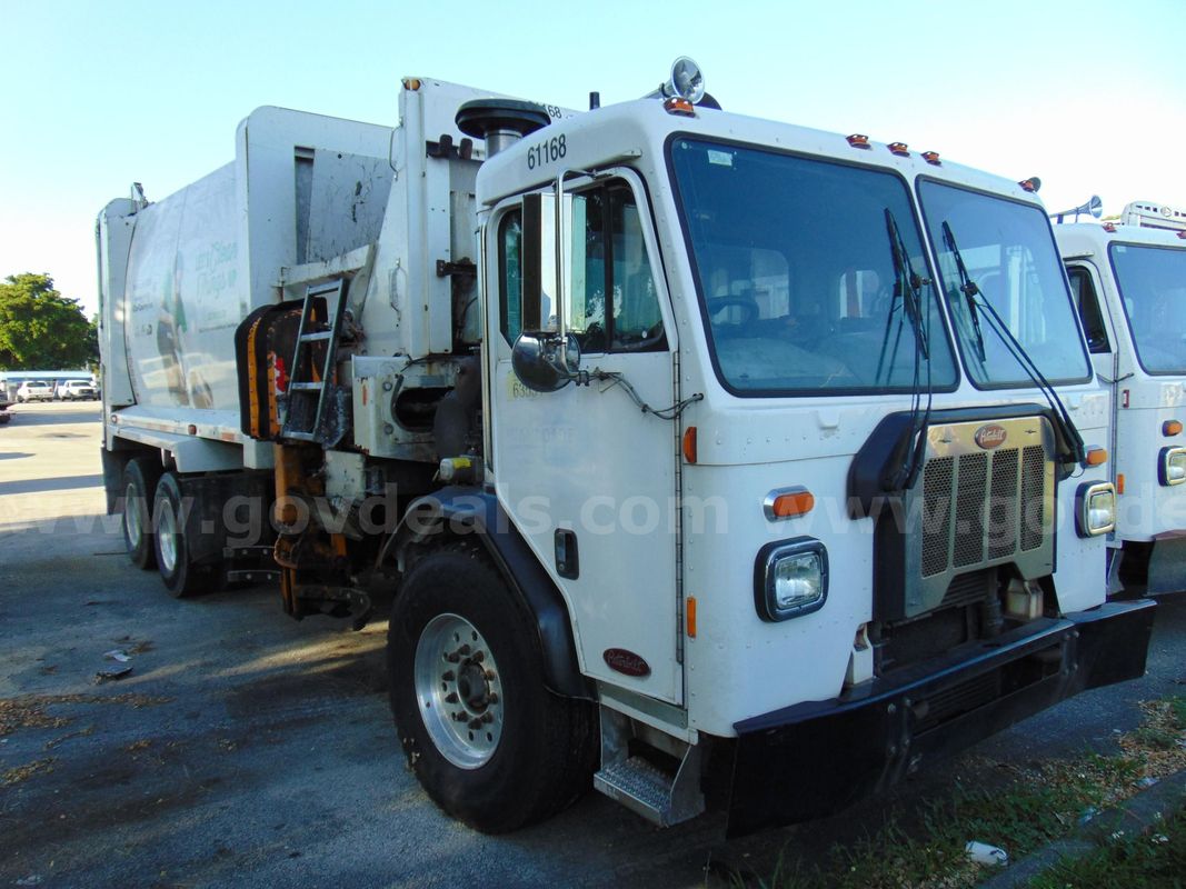 61168/ 2019 Peterbilt 520, with a Labrie AURH, automated side loader body, 31 cubic yard. SW 26-20 #2