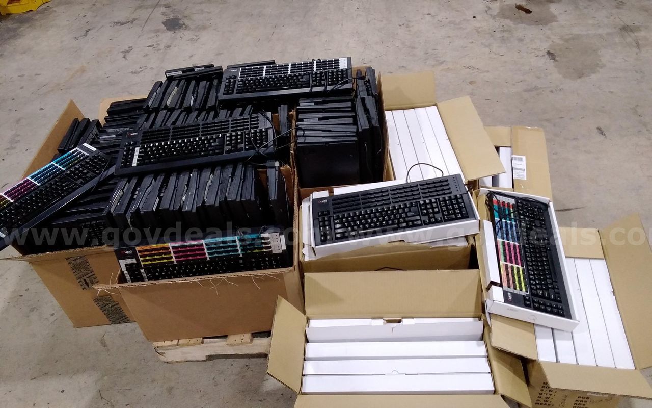 Lot of (100) Quest keyboards