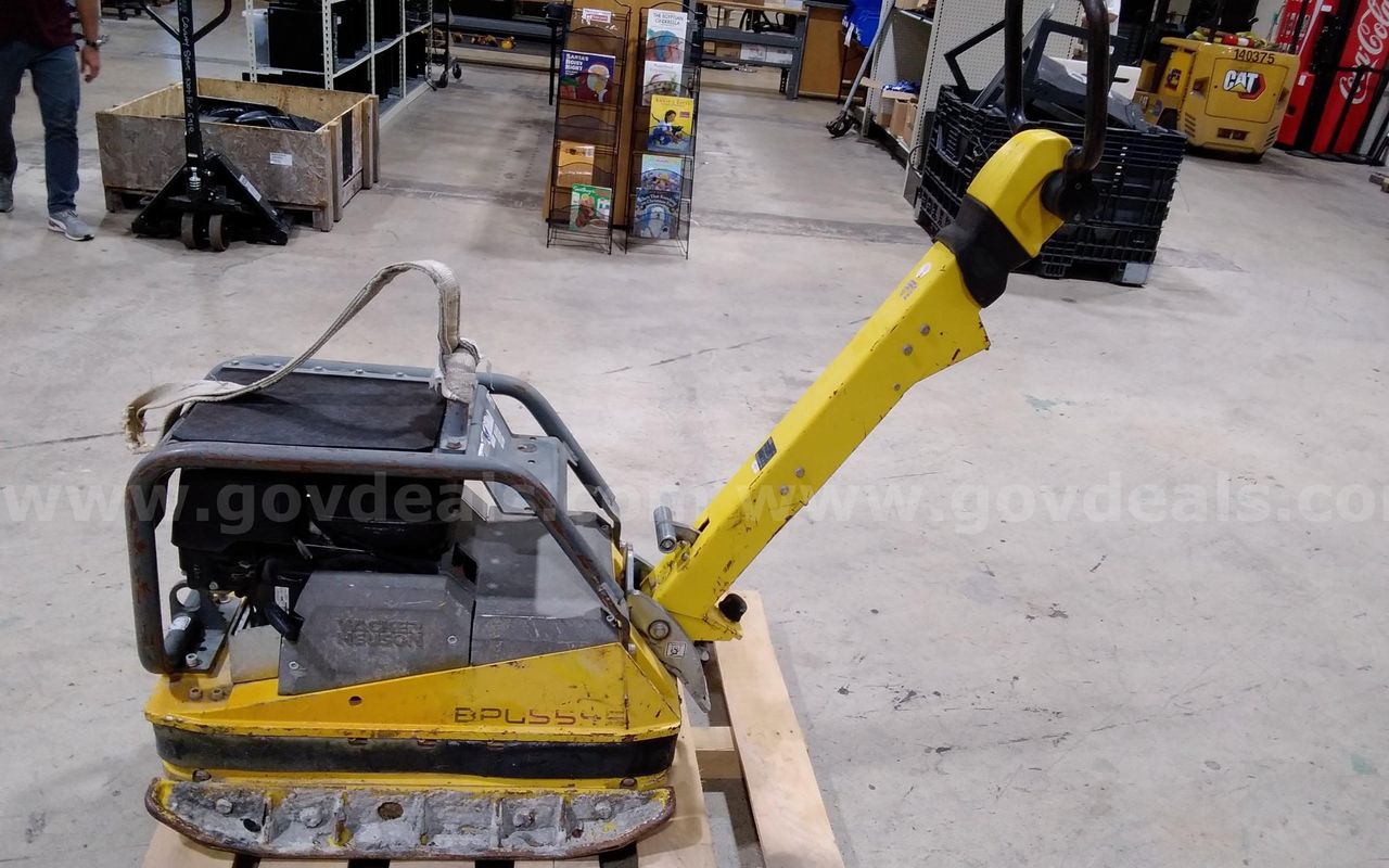 Wacker Nueson BPU5545, reversable vibratory plate compactor.