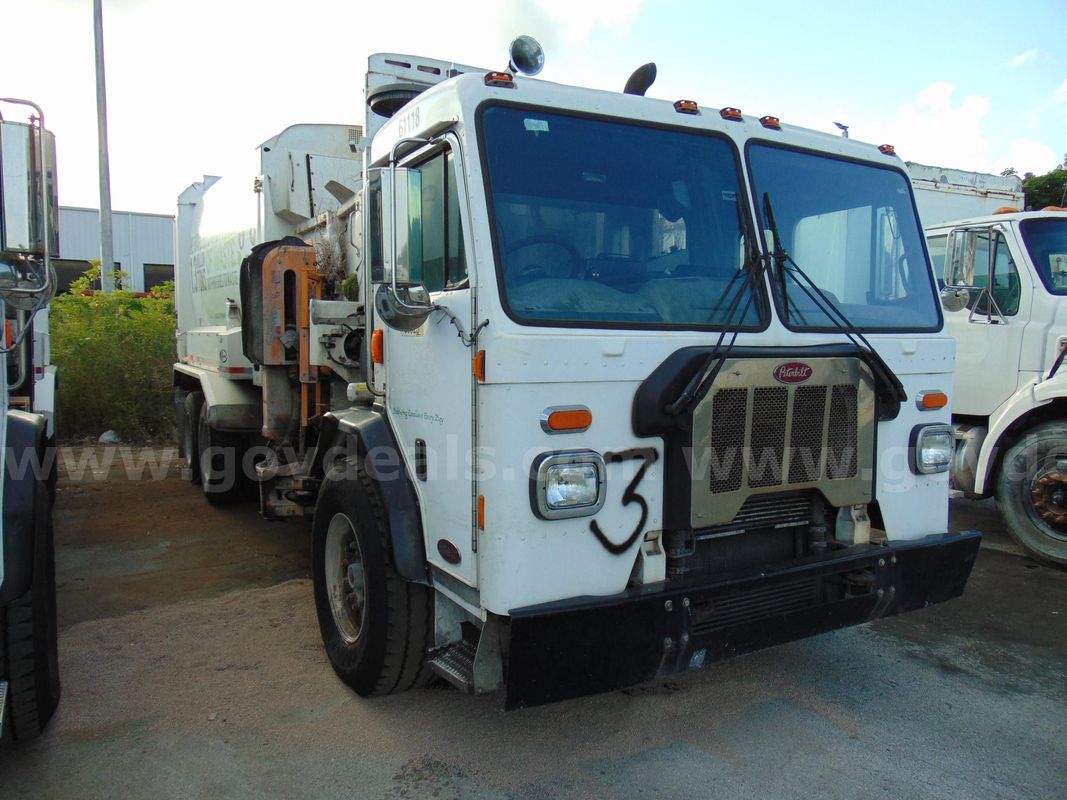 61118/ 2019 Peterbilt 520 , with Labrie, AURH, automated side loader body 31 cubic yards. SW 26-19 #3