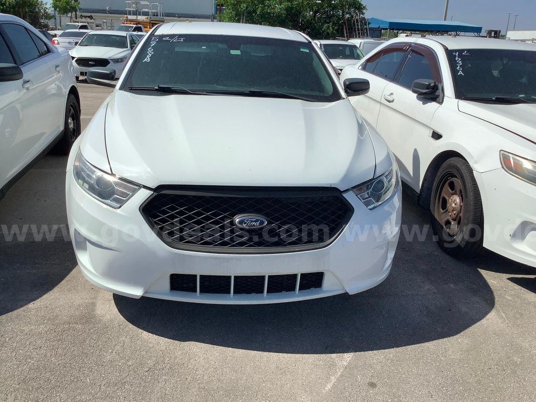 5868A/ 2018 Ford Taurus