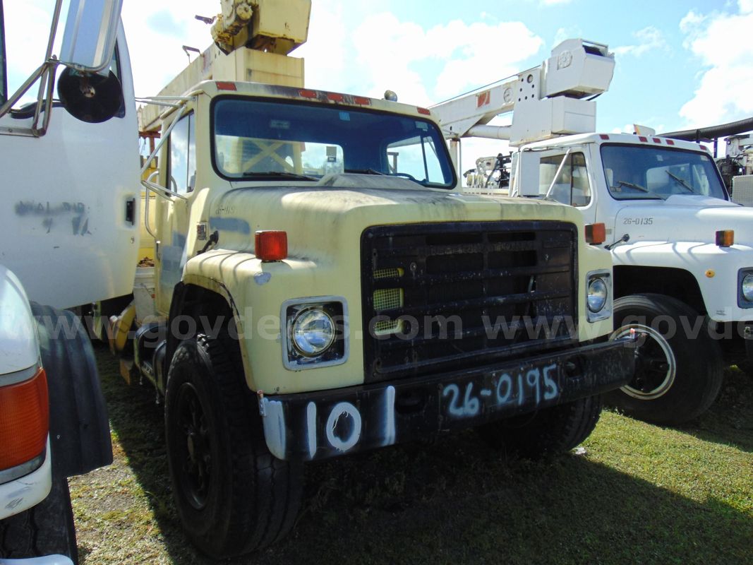 26-0195/ 1988 International F-1954, boom truck. WASD 26-12 #10