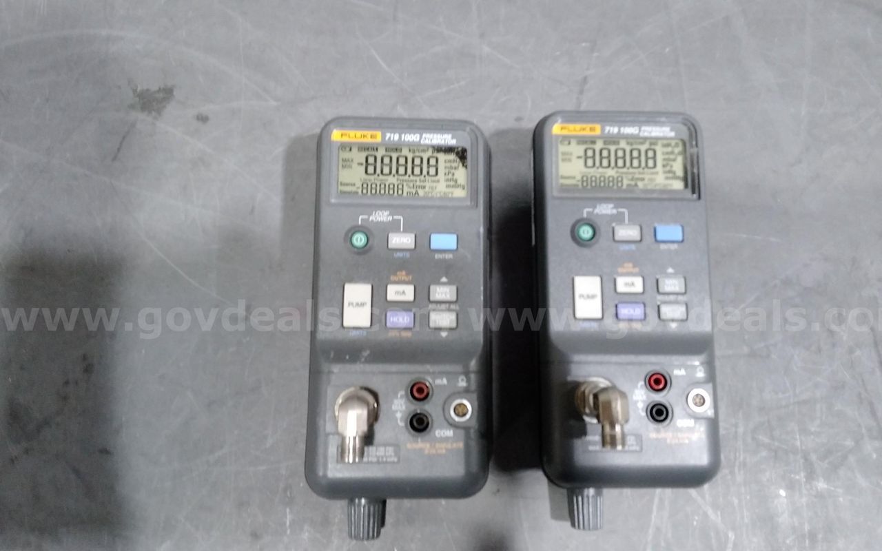 Lot of (2) Fluke 719 100G Pressure calibrators.
